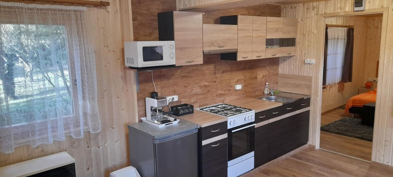 Keri Apartman Mosonmagyarovar Exterior foto
