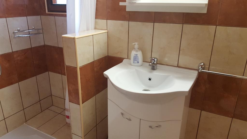 Keri Apartman Mosonmagyarovar Exterior foto