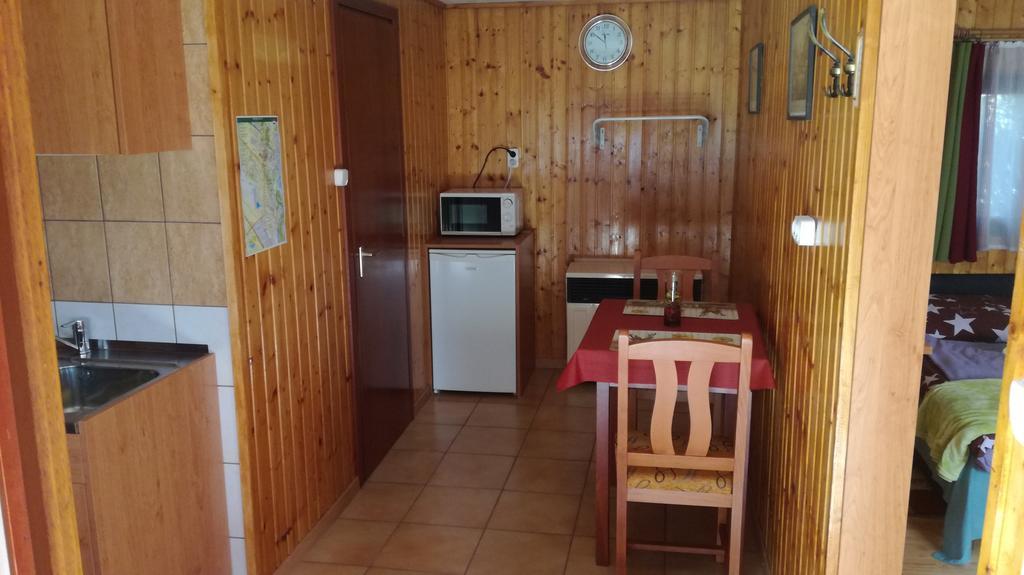 Keri Apartman Mosonmagyarovar Exterior foto