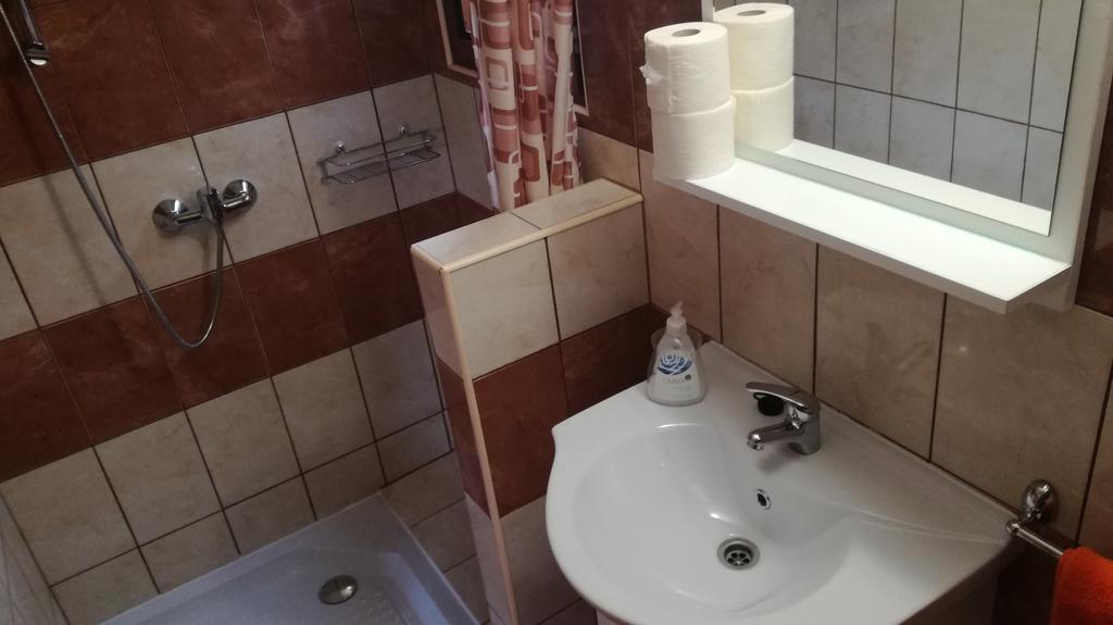 Keri Apartman Mosonmagyarovar Exterior foto