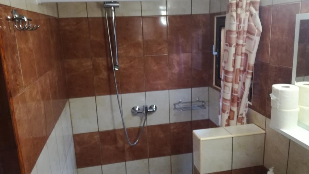 Keri Apartman Mosonmagyarovar Exterior foto